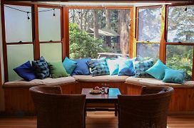 Tomah Retreat - Studio Breathe With Fireplace