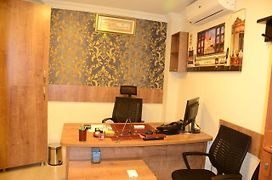 Sar Apartment Suites