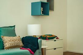 Studio Thalia Next To Metro