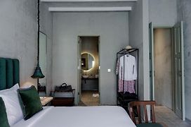 Studio O - Luxurious Duplex Studios Walk To Beach