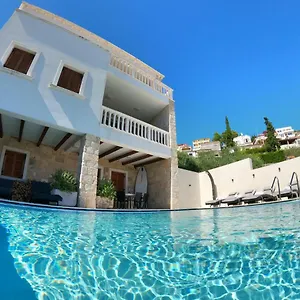 SeaS-The-Day-Villa-Drage-Exterior