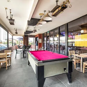 Nightcap-At-Millers-Inn-Altona-Exterior