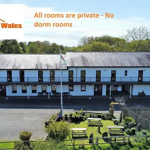 Basecamp-Wales-Hostel-Llanllyfni-Exterior
