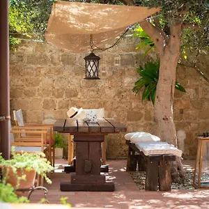 Inner-Light-Rhodes-City-Amenities