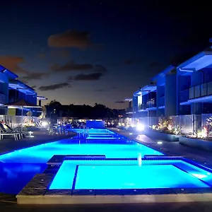 Ramada By Wyndham Hervey Bay Swimming Pool photo