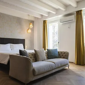 Luxury-Suites-Rocopom-Lake-Front-Malgrate-Room