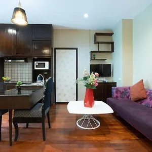 Greenview-Ekkamai10-Suite-Bangkok-Room