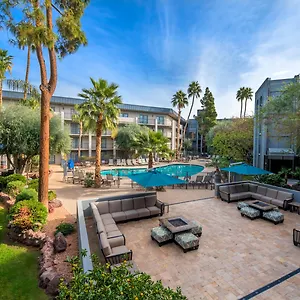 Holiday-Inn-And-Suites-Phoenix-Airport-North-By-Ihg-Amenities