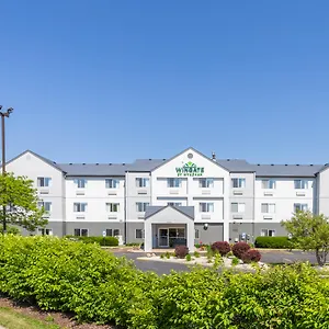 Wingate-By-Wyndham-Gurnee-Hotel-Exterior