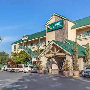 Quality-Inn-Suites-Livermore-Wine-Country-Exterior