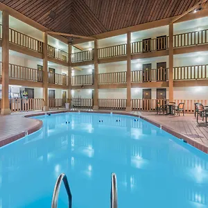 Super-8-By-Wyndham-Spearfish-Hotel-Exterior