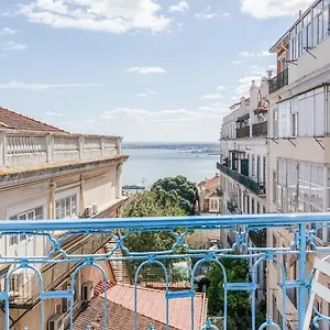 Chiado 44 Skyline photo