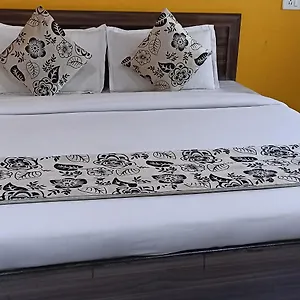 Hotel-Suraj-Rishikesh-Beds