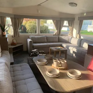 Parkdean Cherry Tree Holiday Park Burgh Castle Interior photo