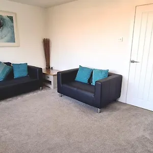 Station-Heights-Villa-Rayleigh-Room