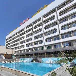 Winterlux-Osh-Exterior