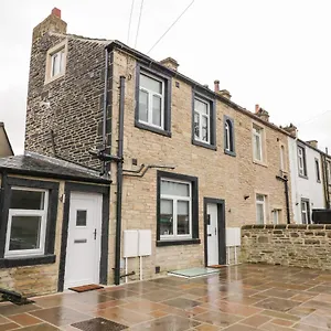 Waters-View-Villa-Skipton-Exterior