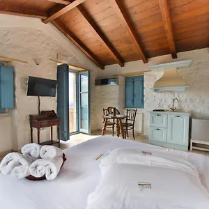 Lithos Stone Suites Room photo