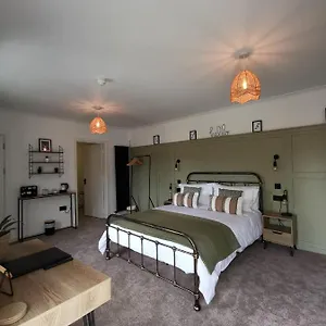 The-Wolfe-Inn-Wolfscastle-Haverfordwest-Room