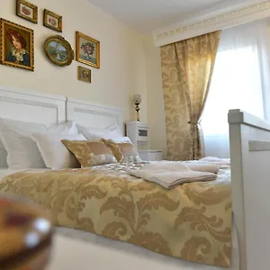 Nas-Salas-Sombor-Room