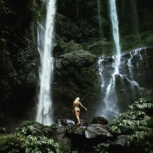 Munduk-Kupang-Sekumpul-Villa-Singaraja-People