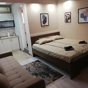 Blue-Carpet-Rooms-Nis-Room