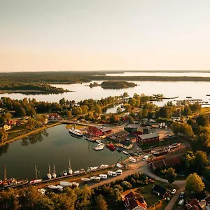 Perssons-I-Backens-Pensionat-Sjoetorps-Vandrarhem-Rum-Skyline