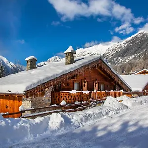 Bijoux-Des-Alpes-Mont-Blanc-Village-La-Salle-Exterior