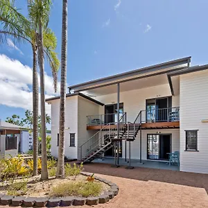 Caravella Backpackers Exterior photo