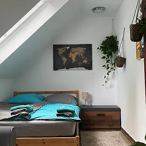 Five-Oaks-Sky-Apartment-Hamburg-Room