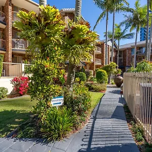 Oceanside-Cove-Aparthotel-Gold-Coast-Exterior