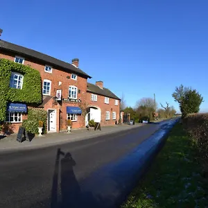 The-Royal-Arms-Bed-Breakfast-Sutton-Cheney-Exterior