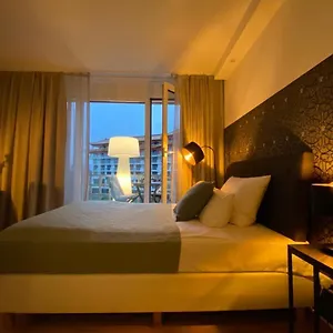 Paragon Apartments Room photo