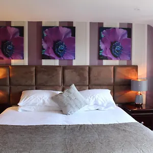 The Cricketers Arms Room photo