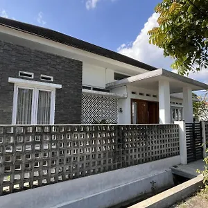 SabbiS-House-Hotel-Klaten-Exterior