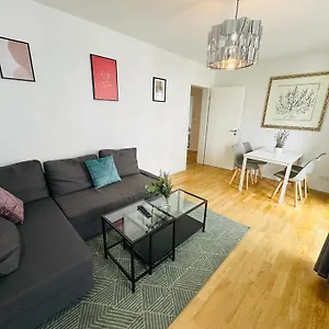 Urban-Flats-Berlin-Aparthotel-Room