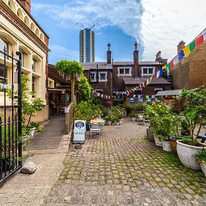 Lotus-Guesthouse-London-Exterior