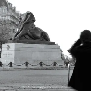 Hotel-Du-Lion-Paris-Exterior