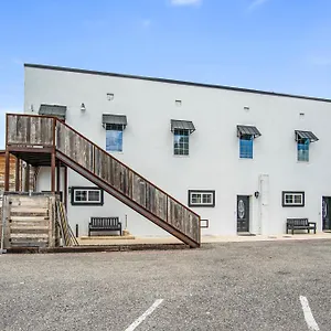 Salt-Block-The-Rustic-Suite-1-Bandera-Exterior