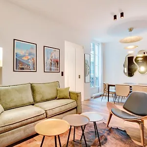 Pick-A-FlatS-Apartment-In-Montorgueil-Rue-Saint-Joseph-Paris-Room