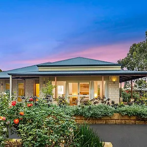 Northam-Holiday-Park-Exterior