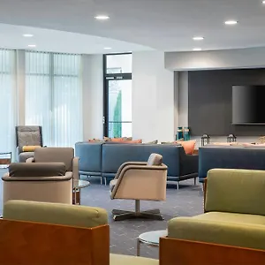 Courtyard-By-Marriott-Providence-Lincoln-Hotel-Interior