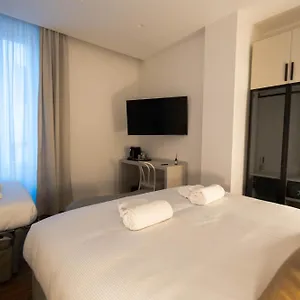 56-Orange-Street-Luxury-Accommodation-Rome-Room