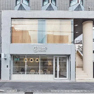 Tora-Hotel-Asakusa-Tokyo-Exterior