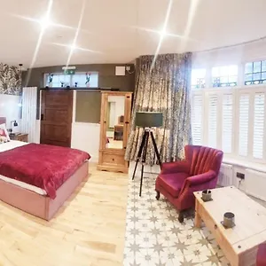 Burton Stone Inn Room photo