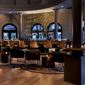 Renaissance-Reno-Downtown-Hotel-Spa-Exterior