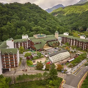 Osaek-Greenyard-Hotel-Yangyang-Exterior