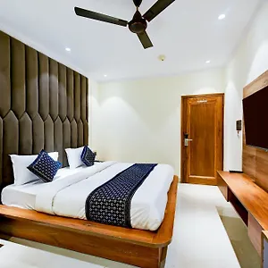 Hotel-Surya-Plaza-Near-New-Delhi-Railway-Station-And-Connaught-Place-Room