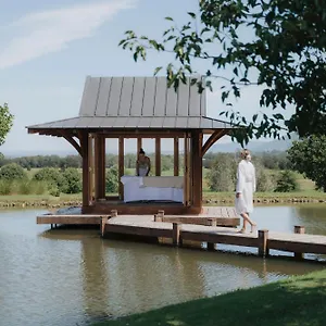 Linnaeus-Farm-Berry-By-Linnaeus-Collection-Exterior