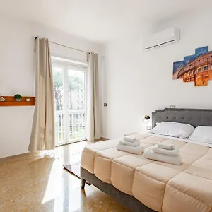 La-Dolce-Vita-Rome-Room